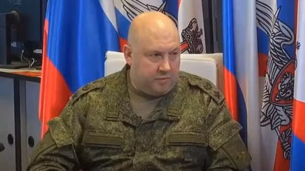 Đại tá Sergey Ryzov cho biết, tướng Sulovkin không bao giờ yêu cầu sự đối xử đặc biệt cho bản thân. "Thông thường khi có lệnh, lính canh, cấp phó, sau đó là ông chủ. Nhưng với Sulovkin, khi trực thăng hạ cánh, sẽ thấy một người đàn ông bước ra trong lúc dỡ hàng, mặc áo chống đạn, cầm súng máy và đó là anh ta”.