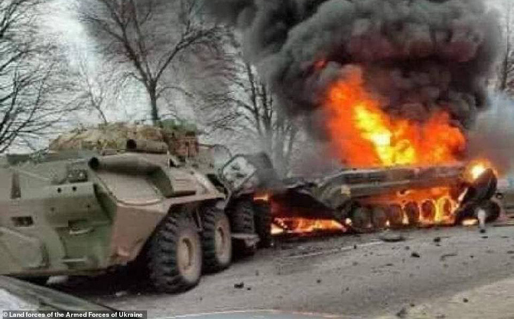 Theo số liệu chính thức được Quân đội Nga công bố cách đây hai ngày, trong số các quân nhân Nga tham gia chiến dịch đặc biệt tại Ukraine, đã có 498 người chết và hơn 1.500 người bị thương. Đồng thời, cũng có một số quân nhân nhất định đang bị giam giữ; nhưng số liệu chính thức về đối tượng này không được đưa ra.