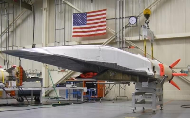 Đồng thời, nhà phân tích người Mỹ đề cập đến một số loại "mô hình kỹ thuật", cho thấy tên lửa siêu thanh ARRW cho không quân và CPS cho hải quân đang được phát triển ở Mỹ, đều "có thể dễ dàng bị tên lửa phòng không đánh chặn".