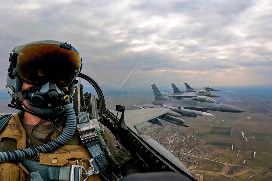 Bà Ustinova lưu ý rằng, do sự chậm trễ, Ukraine có thể sẽ chỉ có 20 phi công được đào tạo đầy đủ để lái F-16 vào cuối năm nay. Bà nói thêm: “Chúng ta sẽ có ít phi công được đào tạo hơn so với số máy bay chiến đấu F-16”.