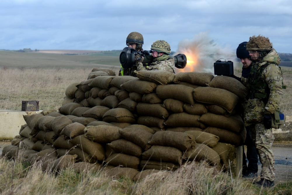 Còn tờ INews của Anh đưa tin: Chiến dịch Orbital, hoạt động triển khai huấn luyện của Anh ở Ukraine, có khoảng 100 người; 100 binh sĩ Anh sẽ ở Ukraine trong một thời gian ngắn và chỉ làm nhiệm vụ huấn luyện, chứ không tham gia vào các cuộc chiến với quân đội Nga”. 