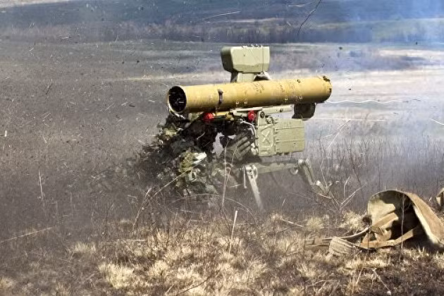 Trong bối cảnh lực lượng quân đội Ukraine triển khai vài chục xe tăng dọc theo chiến tuyến xung đột, các đơn vị dân quân cộng hòa nhân dân Donetsk (DPR) tự xưng, đã xây dựng nhiều trận địa tên lửa chống tăng có điều khiển (ATGM) trên dọc chiến tuyến; nhằm sẵn sàng ngăn chặn Quân đội Ukraine tiến công vào các vùng lãnh thổ DPR.