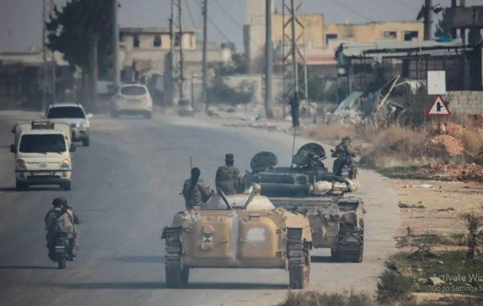 Trong các video chiến trường do lực lượng vũ trang khủng bố HTS thuộc chi nhánh Al Qaeda ở Syria công bố, một số lượng lớn quân Chính phủ Syria đã bị bắt giữ, thu giữ nhiều vũ khí hiện đại.