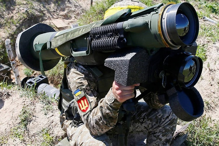 Theo tài liệu nội bộ của nhà sản xuất Raytheon, tên lửa chống tăng Javelin do Mỹ cung cấp cho Ukraine có tỷ lệ trúng mục tiêu, tầm bắn và độ tin cậy kỹ thuật của tên lửa rất kém. 