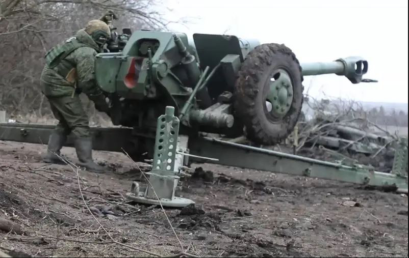 Lực lượng dự bị Ukraine được triển khai theo hướng này không thể ngăn cản bước tiến mà chỉ tạm thời làm chậm lại bước tiến của quân Nga. Tất cả là do chiến thuật bộ chỉ huy Nga sử dụng, mà Bộ Tổng tham mưu Ukraine gọi là “cuộc tấn công leo thang”. 