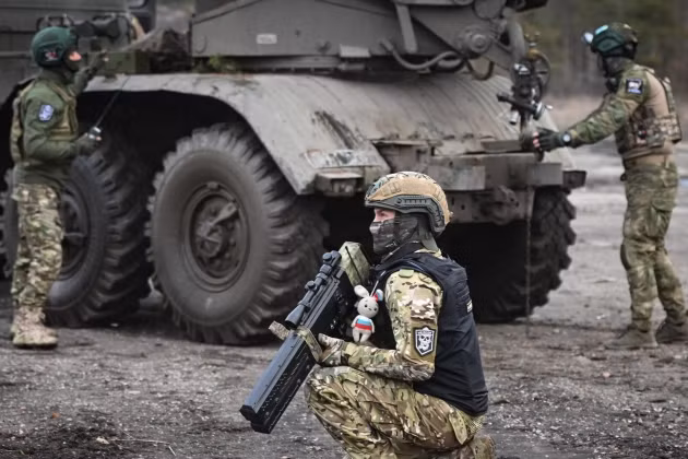 Quân Nga sau khi tràn ngập Avdiivka, đã nhanh chóng đưa lực lượng dự bị vào chiến đấu, nhanh chóng chiếm làng Lastochkino, nơi được xây dựng là tuyến phòng thủ đầu tiên sau khi Avdiivka thất thủ. Tiếp theo, quân Nga đã tràn ngập làng Sjeverne ở phía nam và chiếm làng Stepove ở sườn bắc Avdiivka.