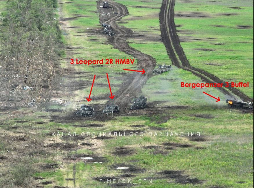 Sergei Suvorov, Phó Tiến sĩ Khoa học quân sự Nga, nhận xét: "Hãy chú ý đến các video được lan truyền trên các kênh mạng xã hội. Một số lượng lớn xe phá mìn và xe tăng của Ukraine đã bị phá hủy. Những chiếc xe quét mìn này lẽ ra phải dễ dàng phá hủy các loại mìn chống tăng như TM-62, nhưng chúng không làm được”. Ảnh: SPN.