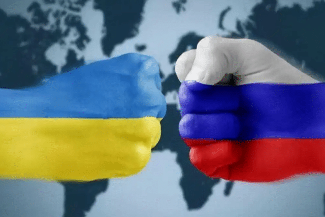 Khi được các nước phương Tây trang bị vũ khí, Quân đội Ukraine đã dần chuyển đổi thành lực lượng theo tiêu chuẩn NATO, hiệu quả chiến đấu mạnh hơn Quân đội Nga. Tuy nhiên, do Nga có ít đồng minh đứng sau và bị phương Tây trừng phạt quy mô lớn, nên tiềm lực quân sự của Nga sẽ bị ảnh hưởng. 