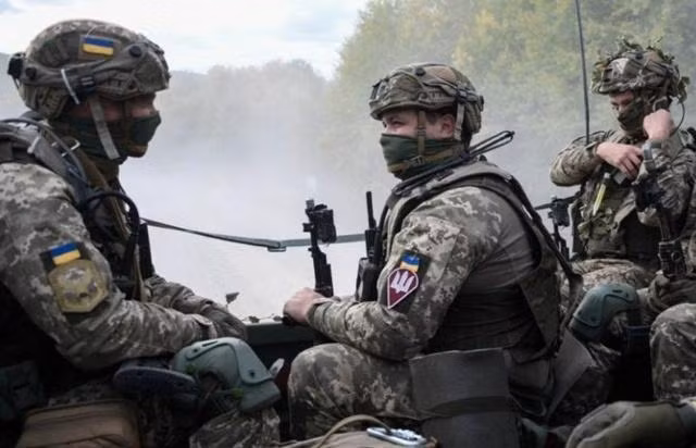 Bên nào sẽ chiếm thế thượng phong giữa Quân đội Nga và Ukraine? Biến số chính chủ yếu là viện trợ quân sự của phương Tây. Một tin xấu cho Quân đội Nga, là tại Hội nghị an ninh München tổ chức ở Đức, các nước phương Tây tiếp tục thống nhất mặt trận, nội bộ cơ bản không có tiếng nói bất hòa, đa số đều ủng hộ Ukraine.