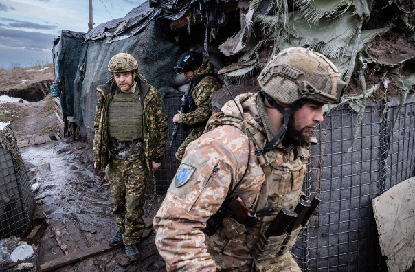 Sau khi tái chiếm được Lyman, tinh thần của Quân đội Ukraine lên cao, họ tiến quân về phía Kreminna, và trận chiến ở hướng này ngày càng trở nên ác liệt. Tuy nhiên Quân đội Ukraine cũng không thể vượt qua tuyến phòng ngự của Quân đội Nga; cả hai bên rơi vào thế giằng co.