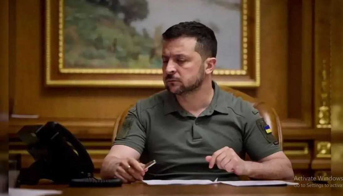 The Economist cho biết, Tổng thống Zelensky, cảm thấy mình đang là “người chiến thắng”, yêu cầu quân Ukraine tiến sâu hơn nữa vào lãnh thổ Nga, nhưng Tổng tư lệnh Quân đội Ukraine, Tướng Syrsky hành động thận trọng hơn, cố gắng tấn công vào hai bên sườn dọc biên giới, tạo ra các tuyến tấn công mới trên lãnh thổ khu vực Nga.