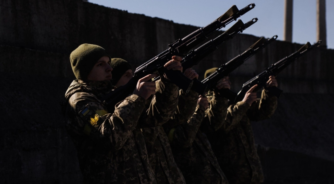 Hãng tin Reuters ngày 14/3 cho biết, Trung tâm huấn luyện Yavorov, là cơ sở huấn luyện quân sự lớn nhất ở miền tây Ukraine; đóng vai trò là trung tâm tuyển mộ các chiến binh tình nguyện nước ngoài vào quân đội Ukraine. Và từ đây, lực lượng này được chia đi khắp chiến trường Ukraine.