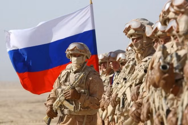 Trong khi Nga liên tục phủ nhận việc nước này đang lên kế hoạch tấn công Ukraine, thì các quan chức Mỹ lại đưa ra lập luận trái ngược. Nhưng chính xác là quyết định cuộc chiến lúc này nằm trong tay Ukraine; nếu Ukraine chấp hành nghiêm các thỏa thuận Minsk ký năm 2015, thì sẽ không có cuộc tiến công nào.