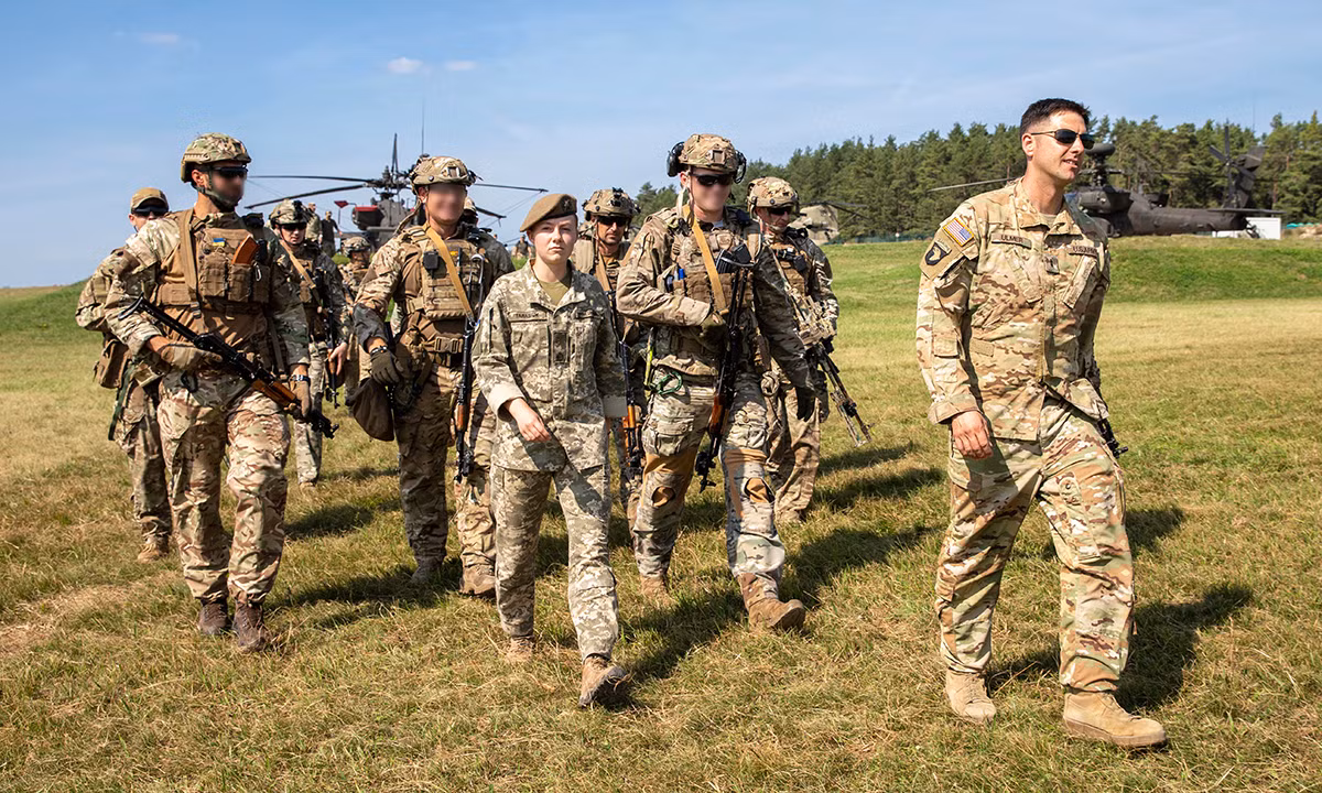 Trong bối cảnh cuộc chiến giữa Nga và Ukraine có thể bùng phát bất cứ lúc nào, theo phát ngôn viên Lầu Năm Góc John Kirby, Bộ trưởng Quốc phòng Mỹ Austin đã ra lệnh rút tạm thời 160 thành viên Lực lượng Vệ binh Quốc gia bang Florida, khỏi Ukraine và đưa họ đến nơi khác ở châu Âu.