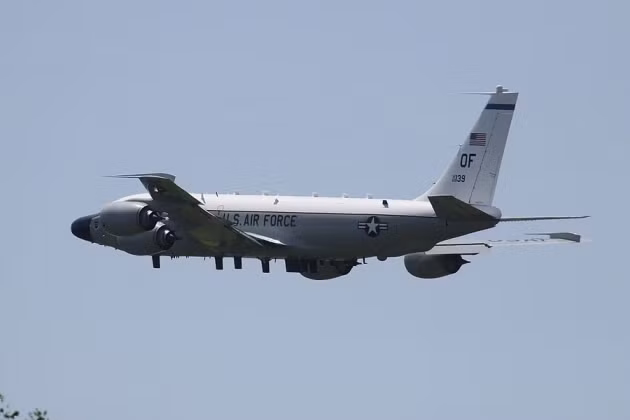 Theo thông tin mới nhất từ truyền thông Nga, dẫn nguồn trực tiếp từ nước cộng hòa tự xưng Donetsk (DPR) cho biết, ngay sau khi chiếc máy bay trinh sát RC-135V của không quân Mỹ rời đi, phía Quân đội Ukraine đã tổ chức tấn công vào khu vực phía nam của DPR.