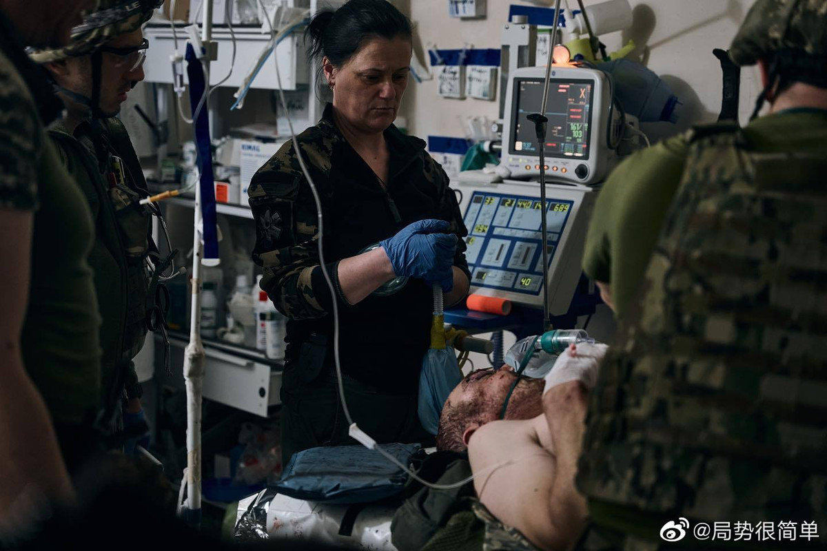 Gần đây, theo báo chí Anh đưa tin, thời gian “sống sót trung bình” của một tân binh Ukraine ở chiến trường Bakhmut là 4 giờ, điều đó có nghĩa là binh sĩ Ukraine bị loại khỏi vòng chiến đấu mỗi ngày tại đây là rất lớn. Những binh lính Ukraine được đưa đến Bakhmut, phần lớn là tân binh, không được huấn luyện bài bản và đã trở thành "nạn nhân" của hỏa lực pháo binh quân Nga.