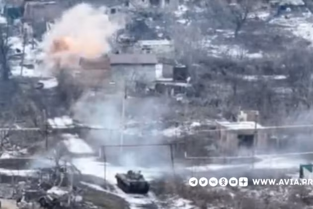 Trong một tuyên bố khác của Bộ Tổng tham mưu Quân đội Ukraine, cho biết, Quân đội Nga tại Bakhmut đã thay đổi chiến thuật, lính đánh thuê Wagner tấn công theo nhóm nhỏ, hoặc tiến hành "tấn công tổng lực"; trong đó sử dụng các loại hỏa lực như pháo tăng hoặc pháo của xe chiến đấu bộ binh, tấn công trong cự ly rất gần vào thẳng các hỏa điểm của Quân đội Ukraine.