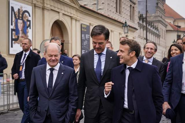 Các nhà lãnh đạo phương Tây như Merkel, Biden, Macron và nhiều nhà lãnh đạo khác đang nhấn mạnh rằng, tuyên bố sử dụng vũ khí hạt nhân của Tổng thống Putin, là hoàn toàn nghiêm túc.