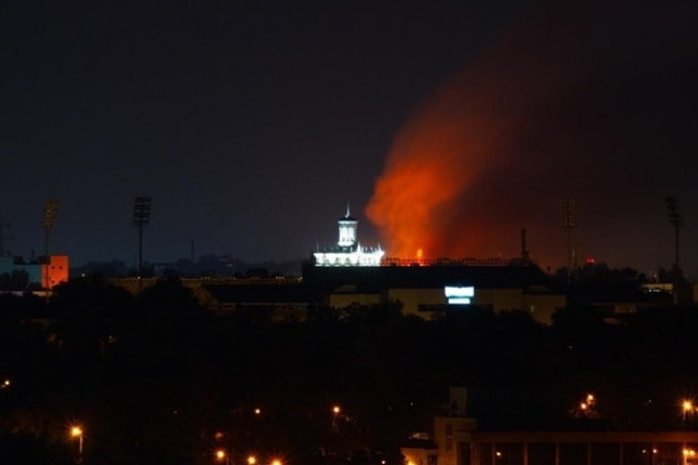 Tín hiệu thứ hai, quân đội Nga bắt đầu tung Lực lượng Hàng không vũ trụ tiến hành cuộc tấn công vào Kyiv, điều này cho thấy lãnh đạo cấp cao Nga, đang nỗ lực phá vỡ thế giằng co trên chiến trường, bằng cách tấn công vào hậu phương của Ukraine. Do đó, các cuộc không kích đã được tiến hành vào nhiều khu vực đô thị của Ukraine; đồng thời cũng báo trước việc xung đột đã leo thang trở lại. 