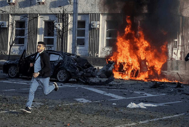 Sau vụ tấn công bằng tên lửa của Nga vào Kiev và những nơi khác, báo động phòng không đã được vang lên khắp lãnh thổ Ukraine và tất cả các hệ thống phòng không đã được kích hoạt, để sẵn sàng chuẩn bị đánh trả các cuộc tấn công của Lực lượng Hàng không Vũ trụ Nga. 