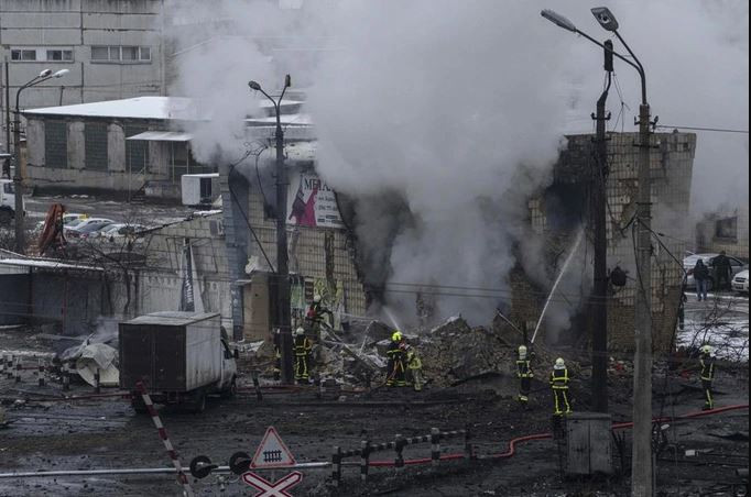 Còi báo động phòng không vang lên khắp Ukraine kéo dài hơn 2 giờ. Trong các hoạt động phòng không của Ukraine, Quân đội Ukraine đã đánh chặn 87 tên lửa và 27 UAV tự sát. Tỷ lệ đánh chặn thành công của phòng không Ukraine là khoảng 72%. 