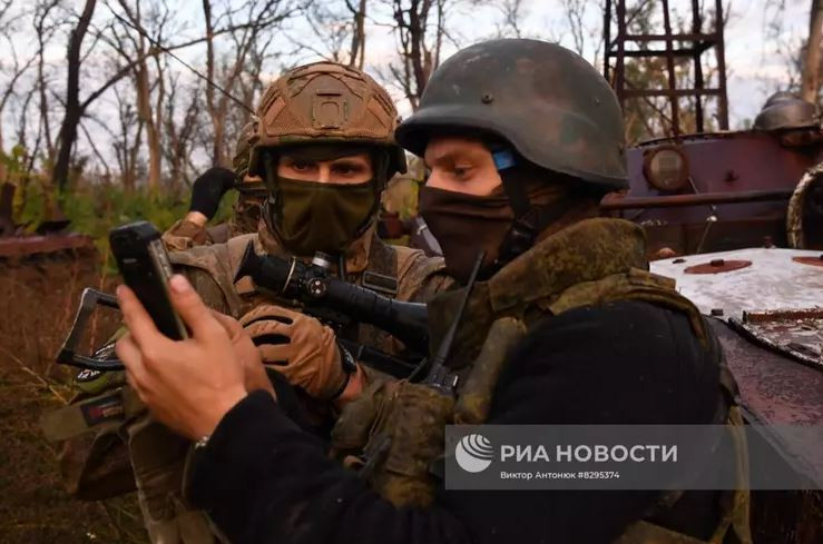 Trong chiến đấu, vũ khí quan trọng, nhưng con người còn quan trọng hơn. Tuy nhiên, yếu tố con người quyết định khả năng vũ khí; nhưng điều quyết định một người lính có thể sống sót trên chiến trường hay không, là anh ta có vũ khí gì; đó là luận thuyết về vũ khí. 