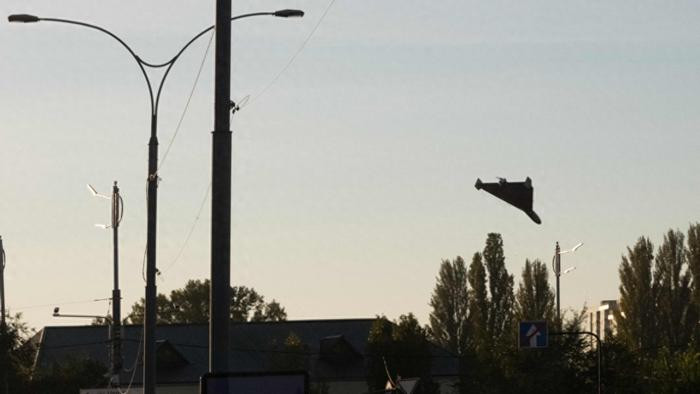 Trong trường hợp này, ngay cả khi Mỹ vẫn duy trì vị trí dẫn đầu về trình độ công nghệ tổng thể, thì một số lượng lớn các quốc gia, bao gồm cả Iran hay Triều Tiên, cũng sẽ có khả năng gây ra các mối đe dọa quân sự rõ ràng đối với Mỹ và các đồng minh.