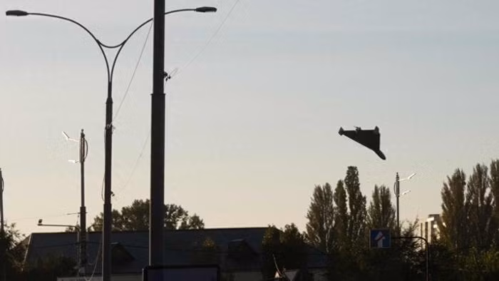 Trong trường hợp này, ngay cả khi Mỹ vẫn duy trì vị trí dẫn đầu về trình độ công nghệ tổng thể, thì một số lượng lớn các quốc gia, bao gồm cả Iran hay Triều Tiên, cũng sẽ có khả năng gây ra các mối đe dọa quân sự rõ ràng đối với Mỹ và các đồng minh.