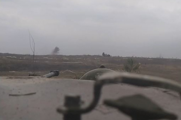 Người dân Donetsk cho biết, tại nơi mà nhóm trinh sát Ukraine đang bị bao vây, vũ khí hỏa lực cỡ lớn được sử dụng, đã nghe thấy nhiều tiếng nổ lớn; điều này cho thấy thực tế có ít nhất một trong các bên sử dụng cả súng phóng lựu.