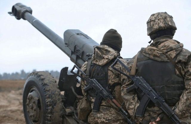 Ở “séc đầu tiên”, quân đội Ukraine đã tấn công Làng P'yatykhatky nhiều lần mà không thành công và vướng phải nhiều bãi mìn. Ở séc thứ hai, quân Ukraine tiến vào làng P'yatykhatky sau khi vượt qua bãi mìn, nhưng bị quân Nga đẩy lùi.