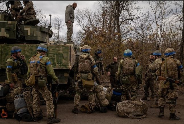 Ở giai đoạn này, vì không có thêm quân mới cho Quân đội Ukraine, nên các binh sĩ tiền tuyến không thể nghỉ ngơi đầy đủ trước khi ra chiến trường. Mỗi lữ đoàn 5.000 quân của Ukraine thường chỉ có thể biên chế 3/4 quân số, và một số lữ đoàn thậm chí chỉ có thể đủ 1/4 quân số.