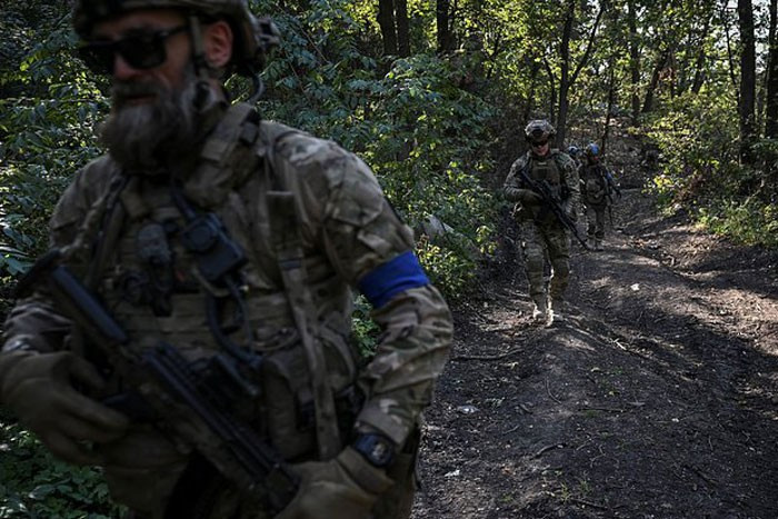 Theo tin tức gần đây của truyền thông Nga, dựa vào thông tin tình báo nghe lén được của Quân đội Ukraine, số lượng vũ khí, quân số của Quân đội Ukraine giữa báo cáo và thực tế không nhất quán và thường chỉ đủ một nửa. Để hoàn thành nhiệm vụ cấp trên đề ra, Quân đội Ukraine cần tăng gấp đôi số lượng quân số theo báo cáo. 