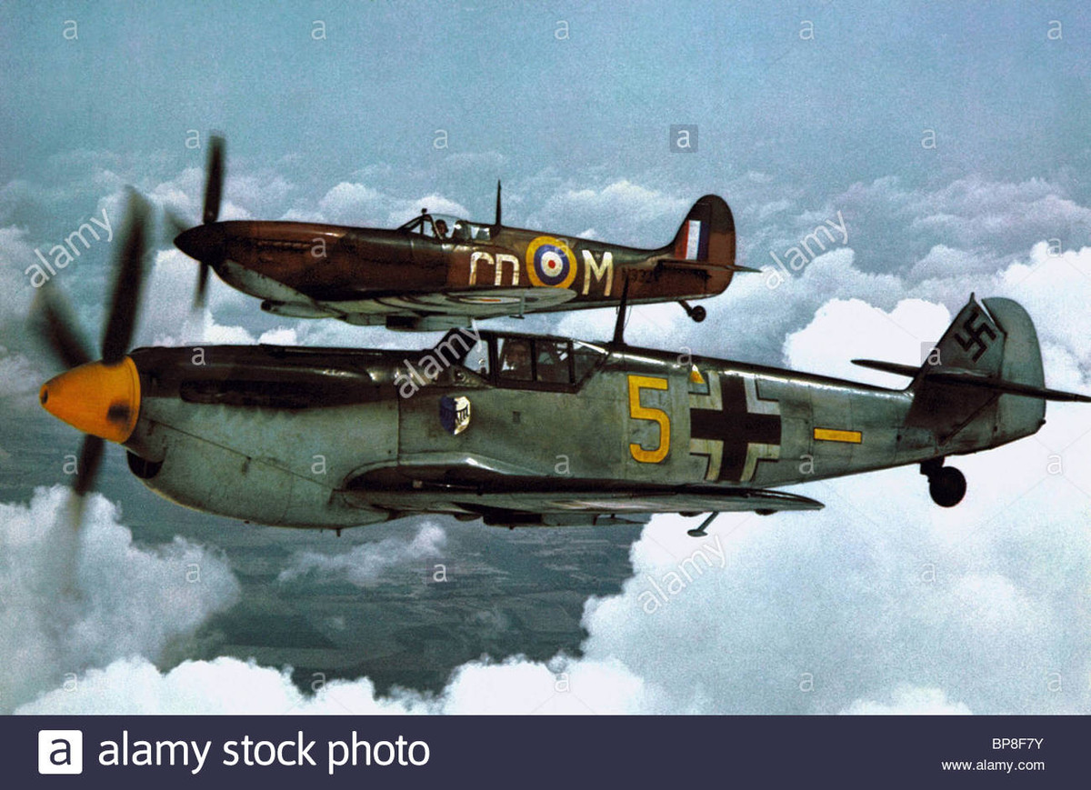 Tiêm kích Me 109 thường được trang bị ba khẩu pháo tự động 20 mm và hai súng máy; cho đến năm 1945, Me 109 vẫn được coi là loại máy bay chiến đấu chủ lực của Không quân Đức. Đây là mẫu tiêm kích có cấu tạo đơn giản, đáng tin cậy và có tốc độ khá cao so với các loại máy bay chiến đấu của phe Đồng minh khi đó. 