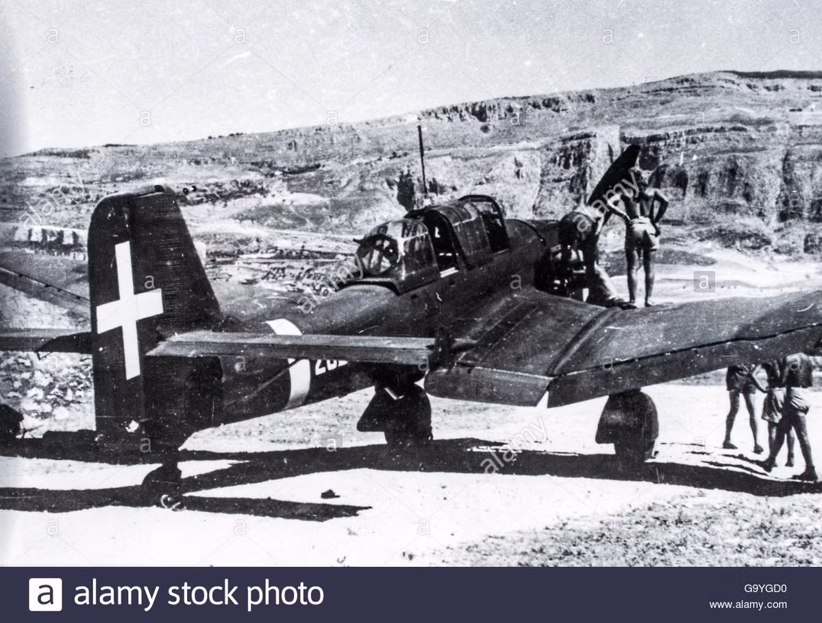 Với nhiều lý do, số lượng máy bay Ju 87 đã giảm nhanh vào cuối cuộc chiến, việc giảm số lượng các cuộc đột kích của Ju 87 đã trở thành một trong những yếu tố khiến quân Đức mất thế chủ động chiến lược. 