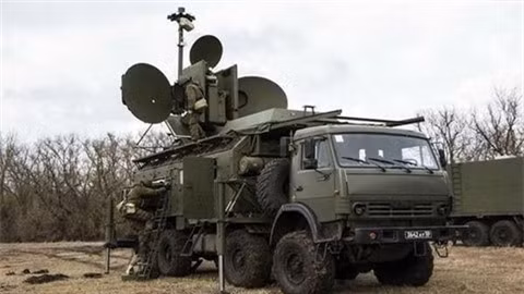 Quân đội Nga đã giải mã phương thức và tần số tiếp nhận tính hiệu vệ tinh GPS của đạn M31 trong sáu tháng qua. Sau khi bị gây nhiễu, đạn dẫn đường M31 của tổ hợp HIMARS đã mất đi độ chính xác. 