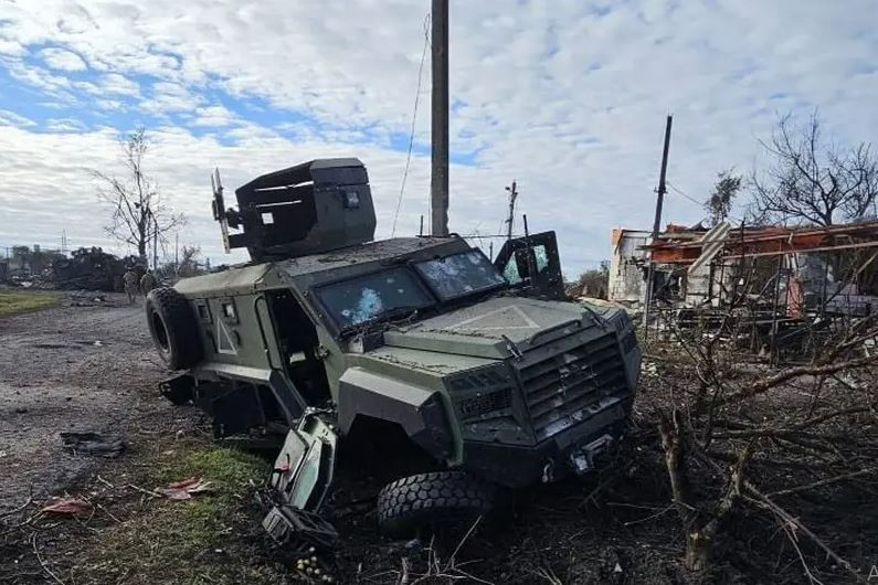 Trong khu vực rừng Olgovsky, nơi quân Ukraine đang cố thủ, những nỗ lực đang được thực hiện nhằm tiêu diệt hoàn toàn “chiếc nêm” này trong tuyến phòng ngự, đang được phía Nga nỗ lực tiến hành. Theo một số thông tin, các đơn vị của Nga đã tiến vào khu rừng từ nhiều phía, nhưng vẫn chưa biết kết quả.