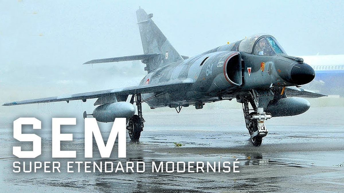 Và Anh cũng đã dừng việc đưa máy bay tấn công Super Etendard Modernisé (loại máy bay đã phóng tên lửa hành trình chống hạm Exocet, đánh chìm tàu chiến của Anh) trở lại Argentina, bằng cách từ chối cung cấp thông quan xuất khẩu cho các linh kiện của Anh. 