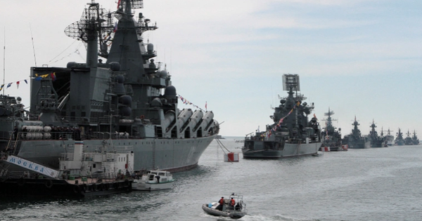 Những “câu chuyện thành công” lớn hơn xảy ra trước đó vào tuần trước bao gồm các cuộc tấn công bằng UAV vào Hạm đội Biển Đen của Nga, không chỉ làm suy yếu khả năng phòng thủ của Nga ở Crimea mà còn làm cho Hạm đội Biển Đen của Nga “tê liệt”. 