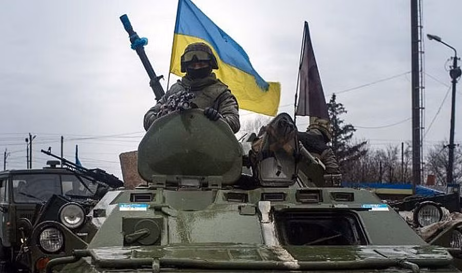 Tổng thống Nga nhấn mạnh rằng, các nước phương Tây đã không gây đủ “áp lực”, để Kiev thực hiện thỏa thuận. Về phần mình, Tổng thống Mỹ đã đề cập đến việc có thể áp dụng các biện pháp trừng phạt chống Nga, liên quan đến diễn biến ở Ukraine.