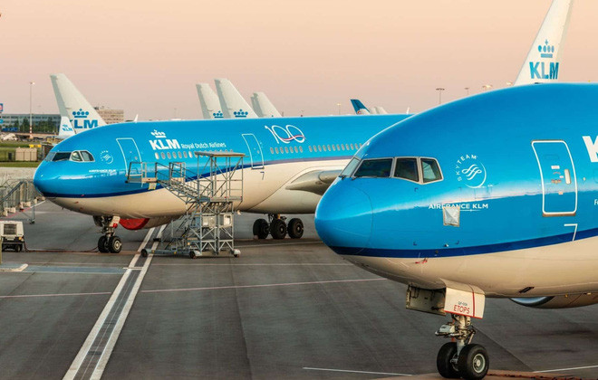 Điều quan trọng hơn, đó là việc các công ty bảo hiểm của Anh, đã gửi thư cho các hãng hàng không nói rằng, bắt đầu từ Thứ Hai (14/2), phạm vi bảo hiểm ở Ukraine và trên toàn Ukraine không còn hiệu lực đối với bất kỳ máy bay dân dụng nào.