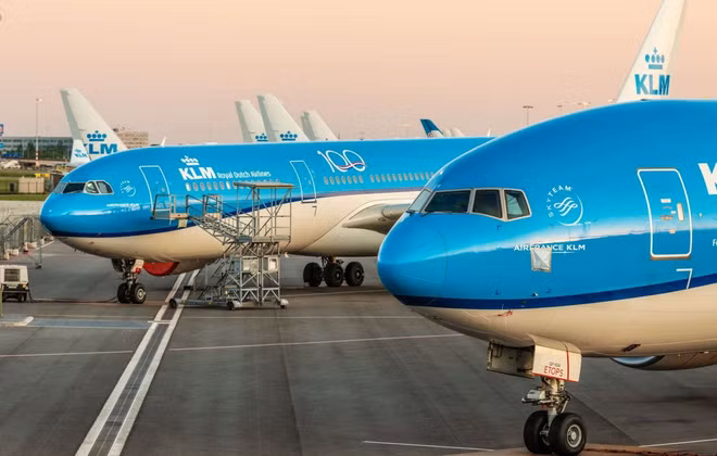 Điều quan trọng hơn, đó là việc các công ty bảo hiểm của Anh, đã gửi thư cho các hãng hàng không nói rằng, bắt đầu từ Thứ Hai (14/2), phạm vi bảo hiểm ở Ukraine và trên toàn Ukraine không còn hiệu lực đối với bất kỳ máy bay dân dụng nào.