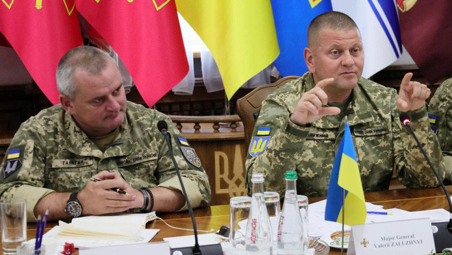 Trong bối cảnh tình hình căng thẳng, Trung tướng Valery Zaluzhny - Tổng Tư lệnh Các lực lượng vũ trang Ukraine tuyên bố: “Quân đội Ukraine đã hoàn toàn sẵn sàng chiến đấu, sẵn sàng đẩy lùi “quân xâm lược” và sẽ không để mất một tấc đất của Ukraine”.