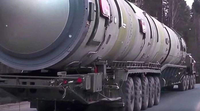 Sự đổi mới công nghệ này của Nga giúp tên lửa Sarmat phản ứng nhanh chóng với tình huống trong thời gian ngắn, nâng cao khả năng răn đe chiến lược của Nga. Đây có thể coi là bước phát triển mới của công nghệ tên lửa chiến lược Nga, khi các loại tên lửa trước kia đều dùng nhiên liệu lỏng. 