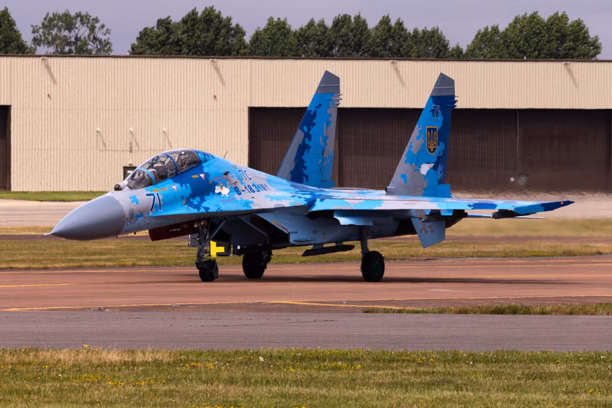Tuy nhiên, phi đội MiG-29 của Ukraine đã không được nâng cấp nhiều kể từ khi nó được sản xuất vào những năm 1980, khiến nó gần như rất lạc hậu để chống lại Không quân Nga. Thông tin của Ukraine về việc một phi công lái MiG-29 với biệt danh “Bóng ma của Kiev”, người đã bắn hạ nhiều máy bay chiến đấu của Nga, thực chất chỉ là câu chuyện tuyên truyền chứ không có thật. 