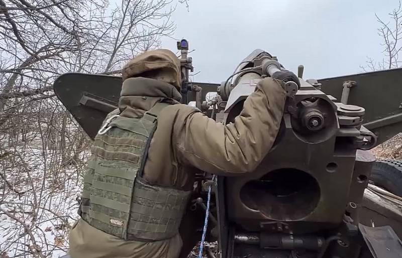 Vậy Quân đội Ukraine có thể giữ vững Bakhmut trong 8 ngày tới? Trước tiên chúng ta hãy xem những diễn biến mới nhất của Quân đội Nga và lính đánh thuê Wagner. Tính đến 8 giờ tối theo giờ địa phương ngày 15/2, cuộc tấn công của Quân đội Nga và lực lượng Wagner vào sườn phía bắc của Bakhmut ở cứ điểm Paraskovka rất hiệu quả.