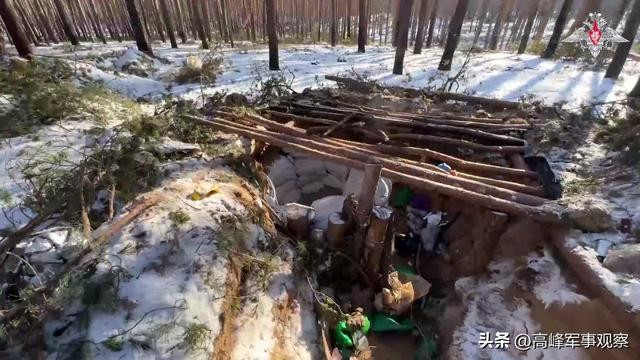 “Mệnh lệnh thép" của Tổng thống Ukraine được “đảm bảo tính nghiêm túc”, thông qua đội “giám sát chiến trường” SOF; nếu binh lính Ukraine nào đầu hàng hoặc bỏ chạy, sẽ bị đội giám sát SOF khống chế. Để răn đe một số lính nghĩa vụ, đội giám sát SOF còn sử dụng chiến thuật “bắn dọa”, để khiến họ khiếp sợ. 