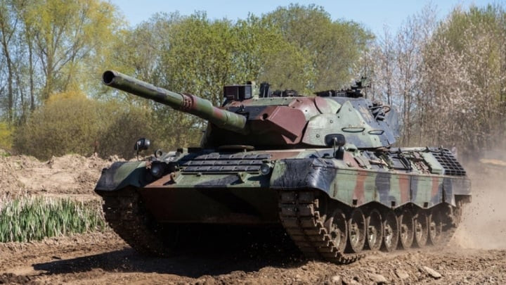 Những chiếc xe tăng Leopard 1A5 được trang bị cho Lữ đoàn bộ binh cơ giới số 44 của Quân đội Ukraine Mặc dù tổ chức biên chế của các lữ đoàn trên vẫn chưa hoàn chỉnh, xét cho cùng thì việc huấn luyện vẫn chưa hoàn thành.