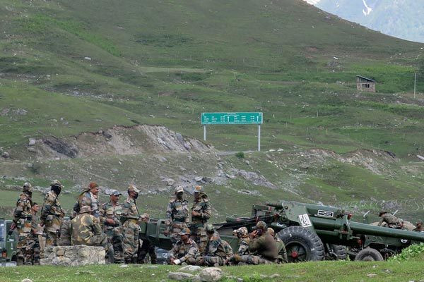 Rawat luôn nhấn mạnh rằng, năng lực của quân đội Ấn Độ đã được cải thiện rất nhiều trong thời gian qua và họ sẽ không ngần ngại sử dụng vũ lực nếu cần. Ngoài ra, Rawat cũng tích cực thăm Mỹ, Nhật Bản, Australia và các nước khác để tìm kiếm hợp tác quân sự hơn nữa.