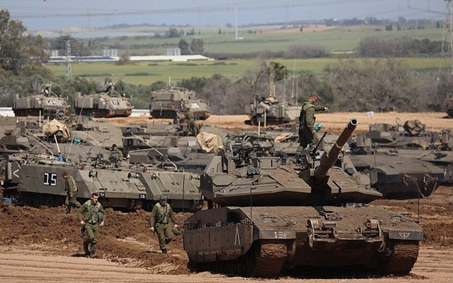 Trang web “Quan sát quân sự” cũng đề cập rằng, mặc dù xe tăng Israel được trang bị hệ thống bảo vệ chủ động Trophy phiên bản mới nhất, nhưng hệ thống này vẫn có những hạn chế, khi phải bảo vệ mục tiêu ở phía trên như khu vực nóc tháp pháo. 