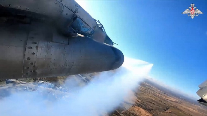 Những hạn chế về việc Quân đội Ukraine mất ưu thế trên không ở Chasov Yar đã được Nga tận dụng, khi họ bắt đầu sử dụng máy bay cường kích mặt đất Su-25 để thực hiện tấn công trực tiếp vào các mục tiêu mặt đất, khiến quân Ukraine bị thiệt hại nặng.